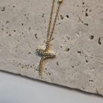 Κολιέ Σταυρός Curvy με Στρας - Χρυσό - Image 2