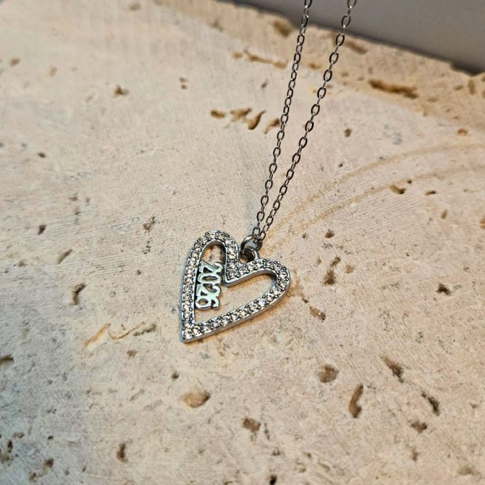 Κολιέ Γούρι 2026 Pointy Heart με Στρας - Ασημί - Image 2