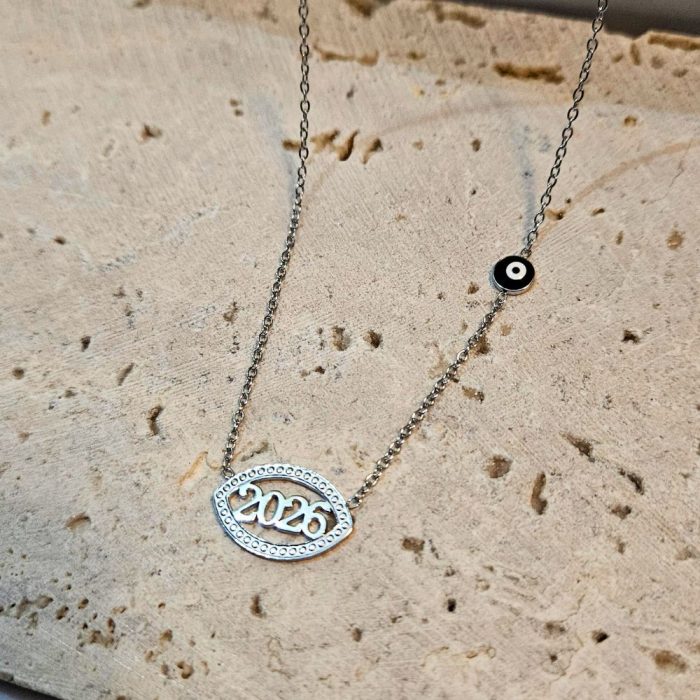 Κολιέ Γούρι 2026 Οβάλ με Στρας και Ματάκι στην Αλυσίδα - Ασημί - Image 2