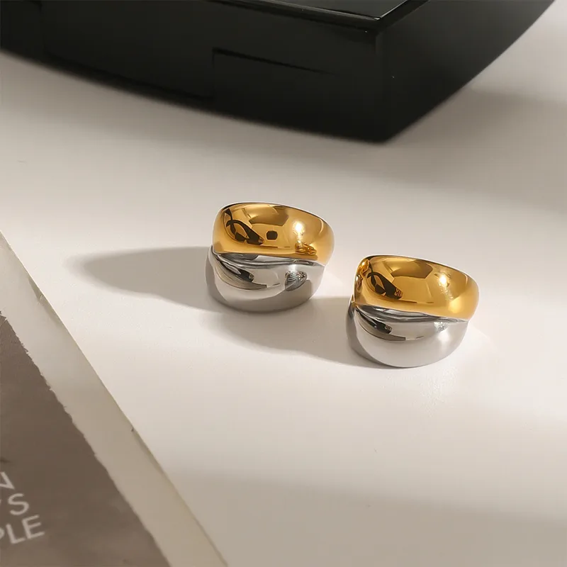 skoularikia-gunaikeia-kosmima-online-atsalina-dixrwma-xrisa-asimi (169) Σκουλαρίκια Ear Cuff Double Hoops - Δίχρωμο - Image 1