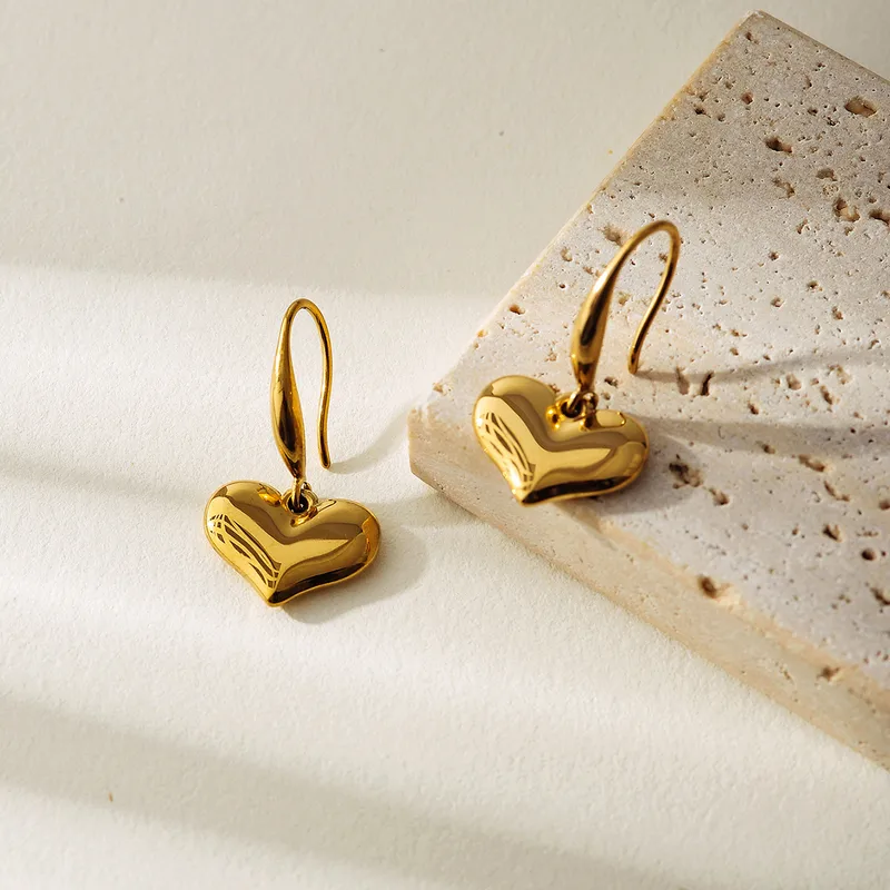 skoularikia-gunaikeia-kosmima-online-atsalina-dixrwma-xrisa-asimi (28) Σκουλαρίκια Κρεμαστά Puffy Hearts - Χρυσό - Image 1