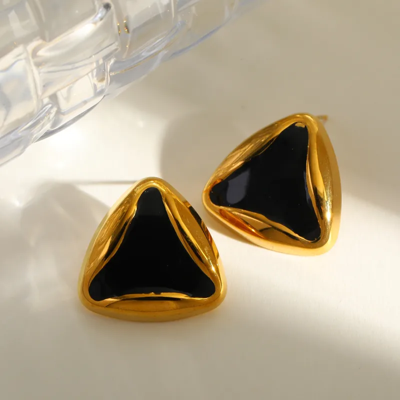 skoularikia-gunaikeia-kosmima-online-atsalina-dixrwma-xrisa-asimi (42) Σκουλαρίκια Κουμπωτά Triangle με Μαύρη Πέτρα - Χρυσό - Image 1