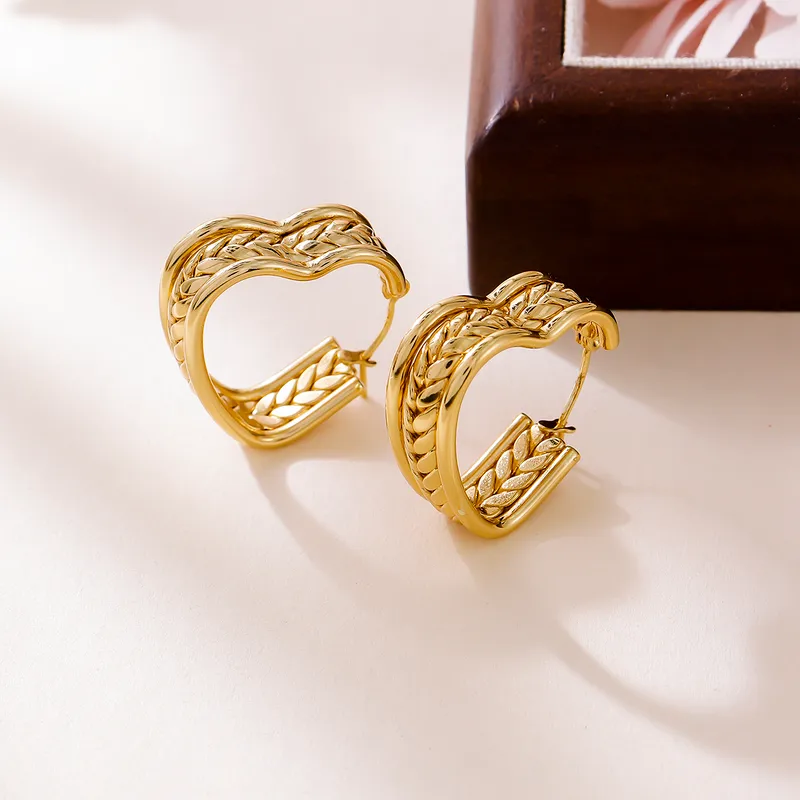 skoularikia-gunaikeia-kosmima-online-atsalina-dixrwma-xrisa-asimi (45) Σκουλαρίκια Κρικάκια Braid Heart Hoops - Χρυσό - Image 1