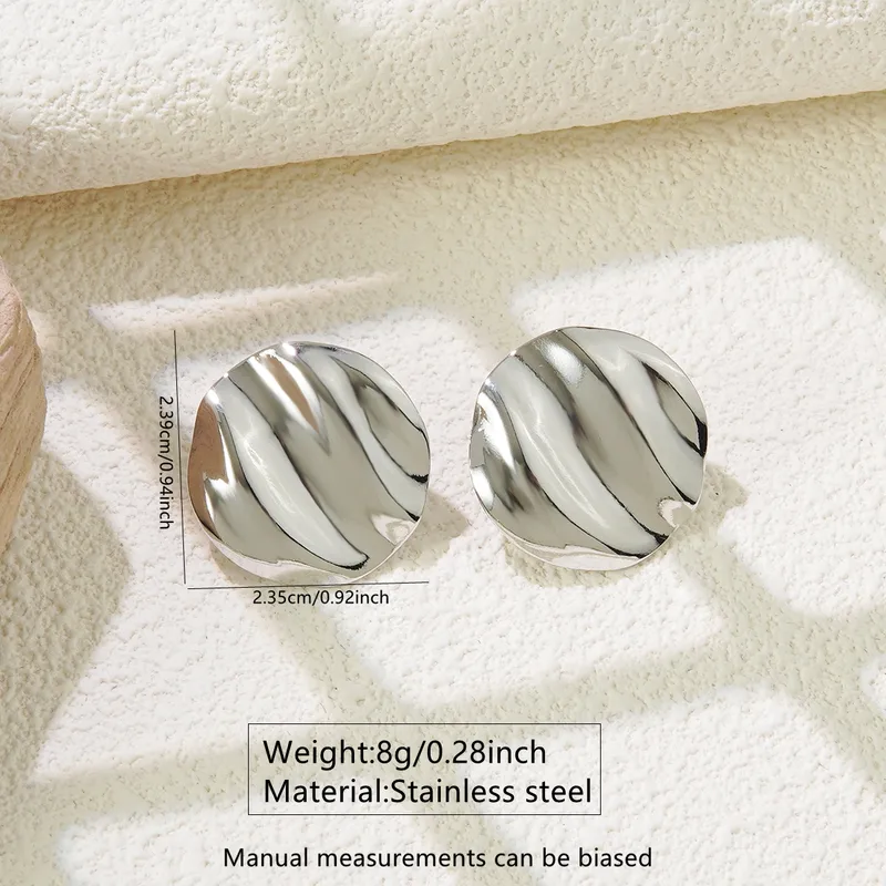 skoularikia-gunaikeia-kosmima-online-atsalina-dixrwma-xrisa-asimi (95) Σκουλαρίκια Κουμπωτά Wavy Δισκοι - Ασημί - Image 1