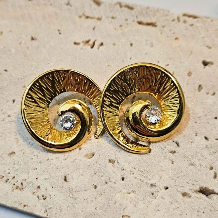 gunaikeia-skoularikia-koumpwta-atsali-xrysa-kosmima-online