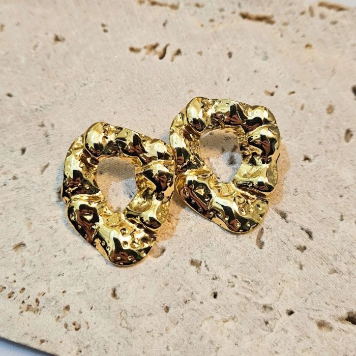 gunaikeia-skoularikia-koumpwta-atsali-xrysa-kosmima-online