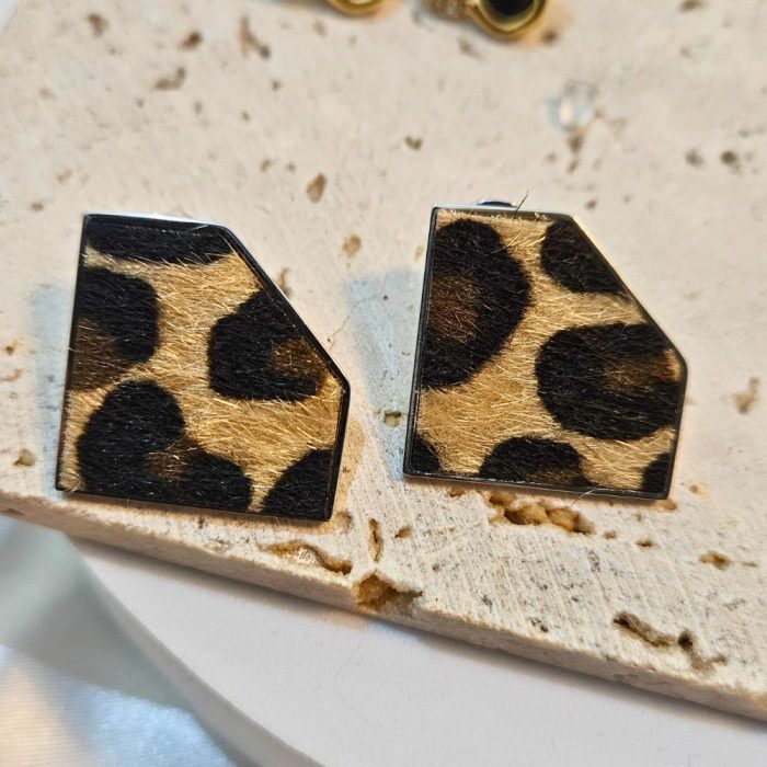 gunaikeia-skoularikia-koumpwta-atsali-ashmi-animal-print