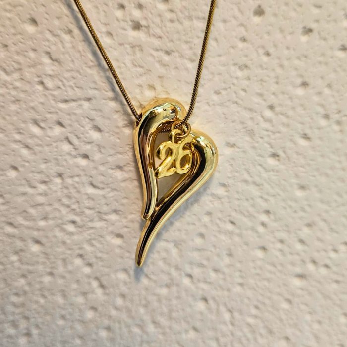 gunaikeio-kolie-gouri-2026-xruso-atsali-makru