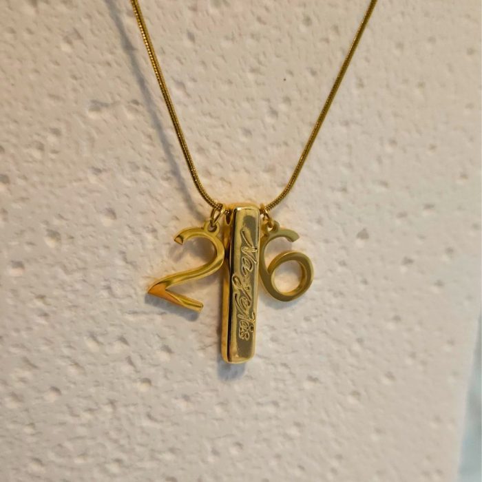 gunaikeio-kolie-gouri-2026-makru-xruso-atsali