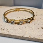 vraxioli-atsalino-ginaikeio-stathero-xryso-kosmima-online