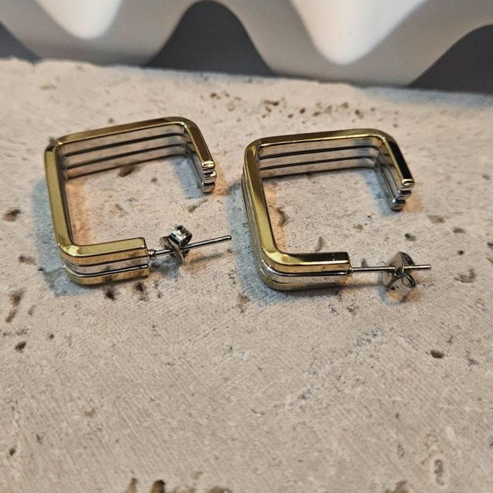 Σκουλαρίκια Square Hoops Κουμπωτά - Δίχρωμα - Image 2