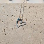 gunaikeio-kolie-atsalino-kardia-mataki-asimi-kosmima-online