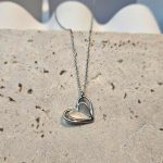 gunaikeio-kolie-atsalino-kardia-asimi-kosmima-online