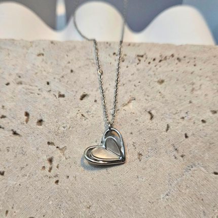 gunaikeio-kolie-atsalino-kardia-asimi-kosmima-online