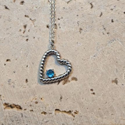 gunaikeio-kolie-atsalino-kardia-asimi-kosmima-online