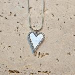 gunaikeio-kolie-atsalino-kardia-asimi-kosmima-online