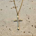 gunaikeio-atsalino-kolie-xryso-stavros-kosmima-online