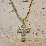 gunaikeio-atsalino-kolie-xryso-stavros-kosmima-online