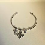 gunaikeio-vraxioli-cuff-asimi-atsali-charms-kremasta-kosmima-online