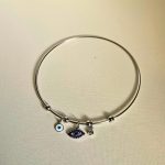 gunaikeio-vraxioli-cuff-asimi-atsali-charms-kremasta-kosmima-online