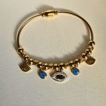 gunaikeio-vraxioli-cuff-xriso-atsali-charms-kremasta-kosmima-online
