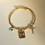 gunaikeio-vraxioli-cuff-xriso-atsali-charms-kremasta-kosmima-online