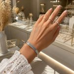 gunaikeia-vraxiolia-asimi-atsali-me-charms-cuff-ruthmizomena-kosmima-online