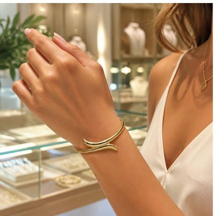 gunaikeia-vraxiolia-xriso-atsali-me-charms-cuff-ruthmizomena-kosmima-online
