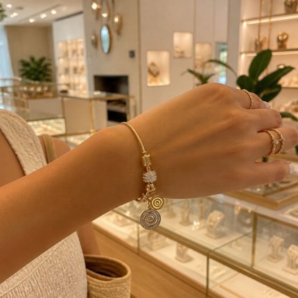 gunaikeia-vraxiolia-xriso-atsali-me-charms-cuff-ruthmizomena-kosmima-online