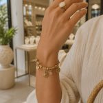 gunaikeia-vraxiolia-xriso-atsali-me-charms-cuff-ruthmizomena-kosmima-online